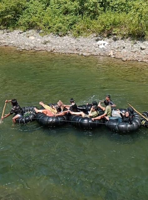 Traditional tube rafting on the Bohorok River
